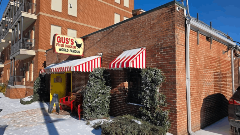 10 Tennessee Eateries That Refused to Take Fried Chicken Off the Menu