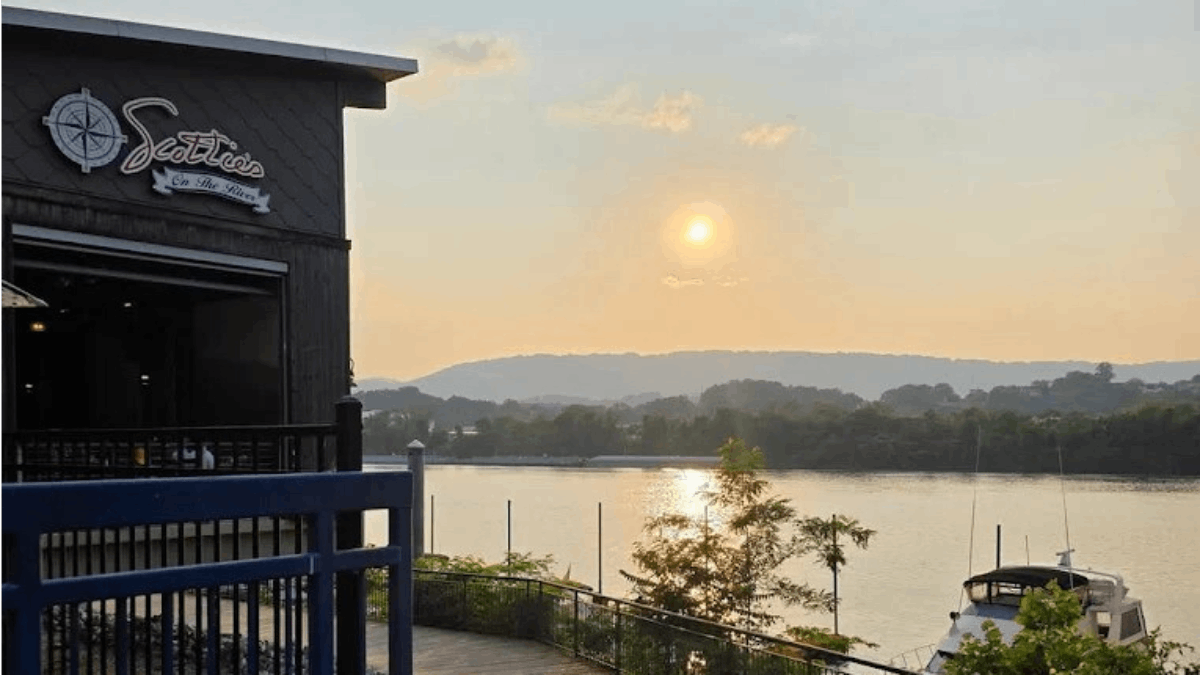 10 Tennessee Waterfront Gems Where You Can Eat With a View