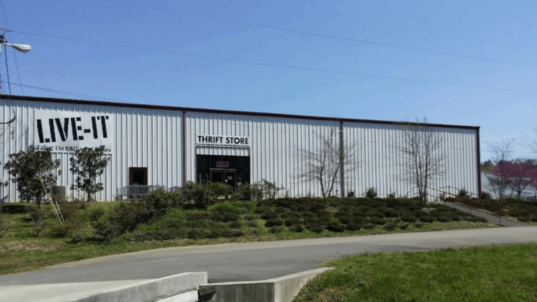 5 Can't-Miss Tennessee Thrift Stores With Coffee Shops or Restaurants Inside