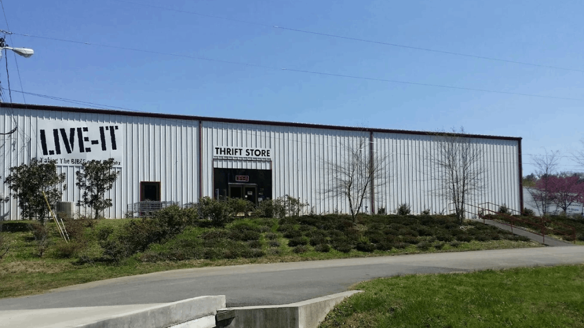 5 Can't-Miss Tennessee Thrift Stores With Coffee Shops or Restaurants Inside