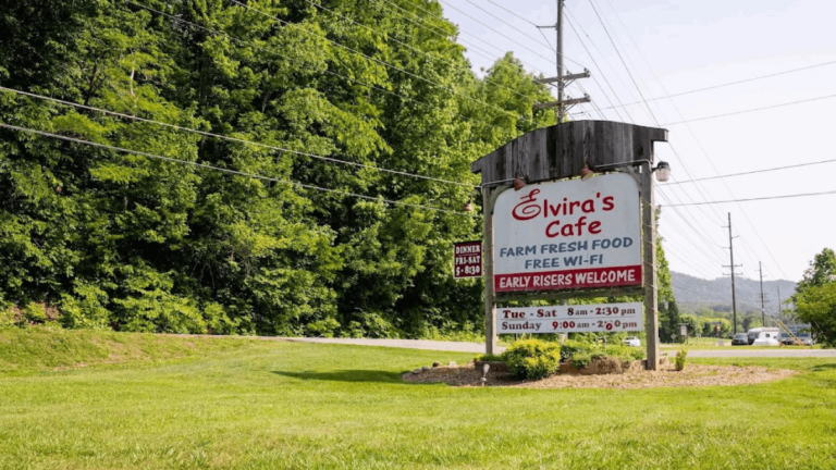One of Tennessee’s Best Mountain Breakfasts Is Hidden Inside a Cozy Log Cabin