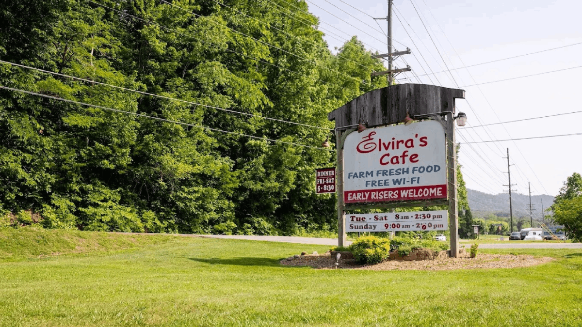 One of Tennessee's Best Mountain Breakfasts Is Hidden Inside a Cozy Log Cabin