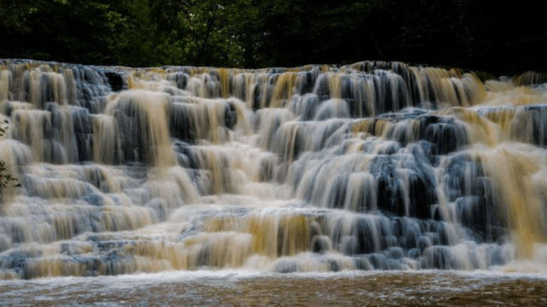 One of Tennessee’s Prettiest Waterfalls Comes With a Hidden Swiming Hole