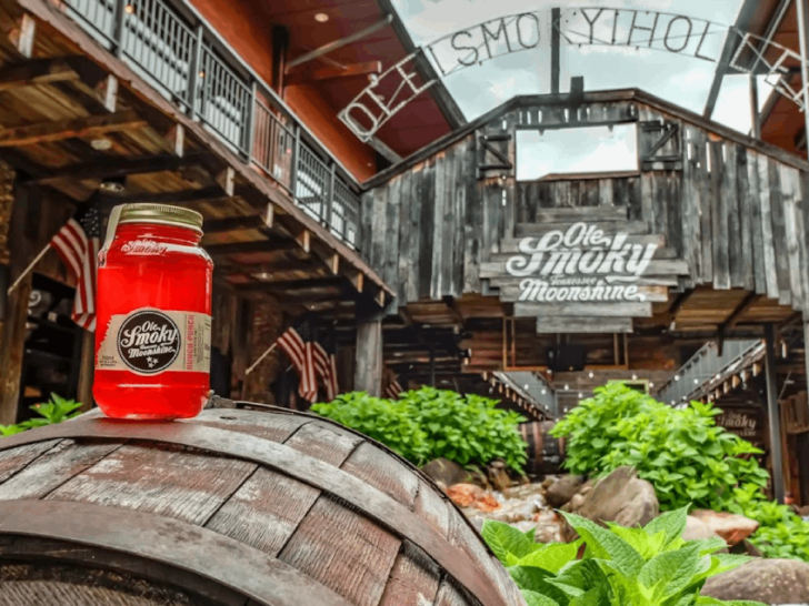 Spend the Afternoon Rocking to Bluegrass at This Tennessee Favorite