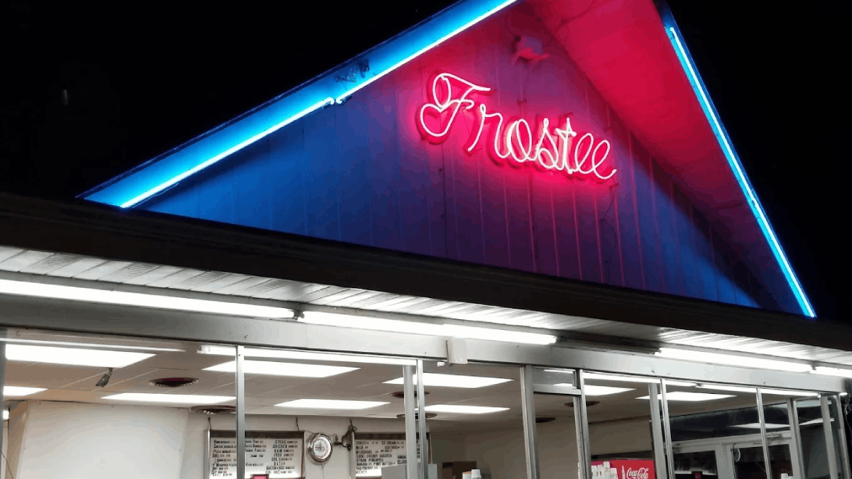 Step Back in Time at This Tennessee Drive-In That Feels Straight Out of the 1950s
