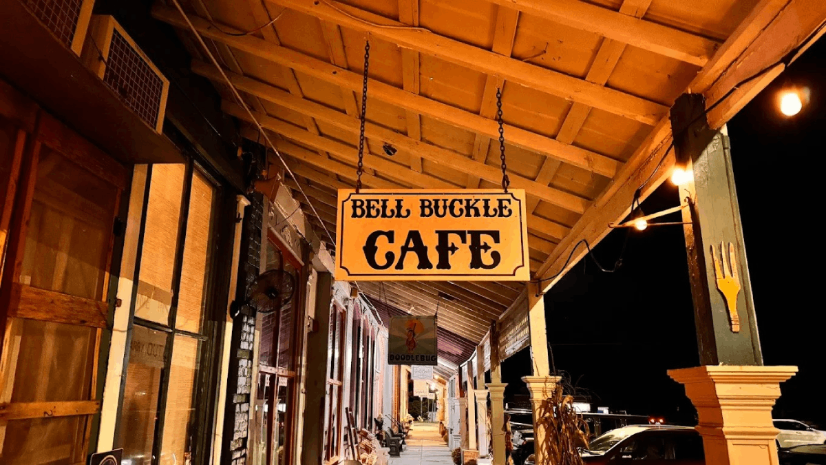 Step Inside Tennessee's Caf&eacute; Where Southern Comfort Comes to Life