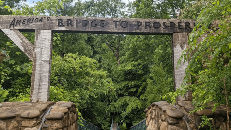 The Heart-Racing Tennessee Bridge Walk You Need to Experience