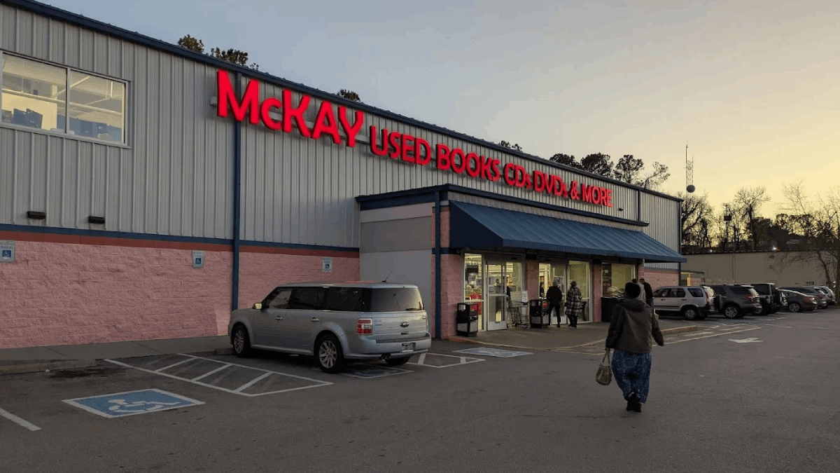 This Enormous Tennessee Book Warehouse Is Packed With Hidden Treasures