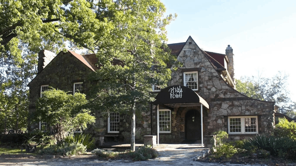 This Hidden Tennessee Restaurant Feels Like a Portal to Another World