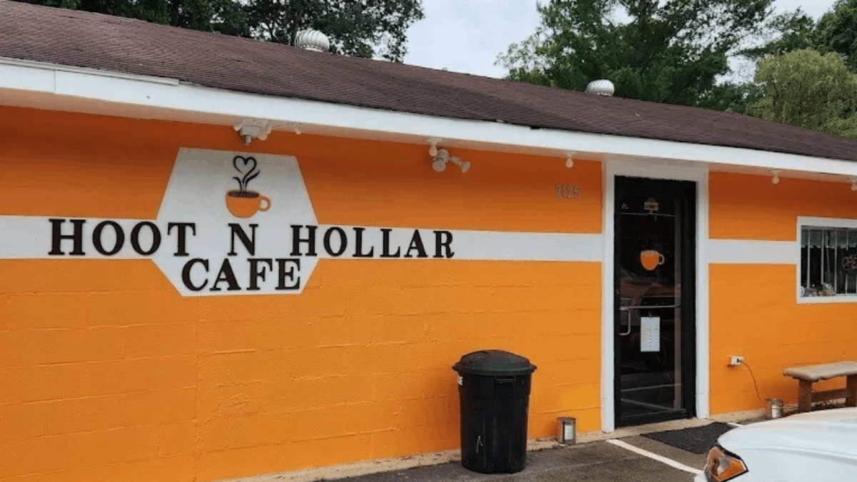 This Little Tennessee Backroad Diner Serves Big Plates and Even Bigger Flavor