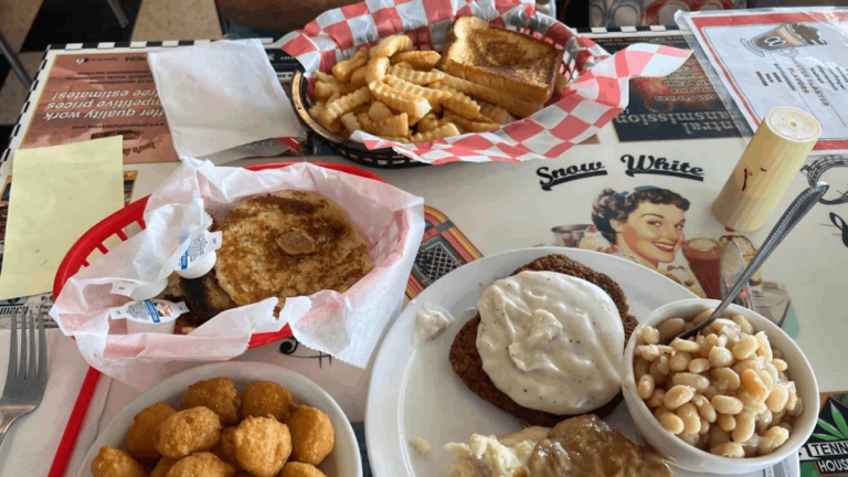 This Old-School Tennessee Diner Feels Like Stepping Straight Into the 1950s
