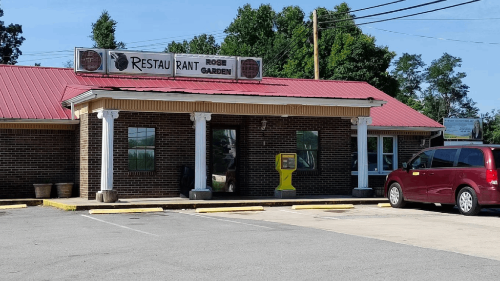 This Old-School Tennessee Restaurant Is Famous for Its Incredible Homemade Pies