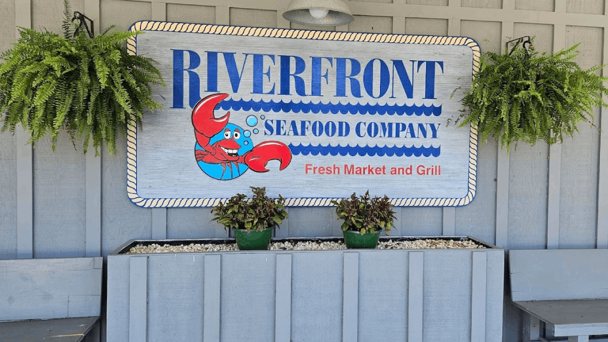 This Riverfront Seafood Spot in Tennessee Is Too Good to Miss