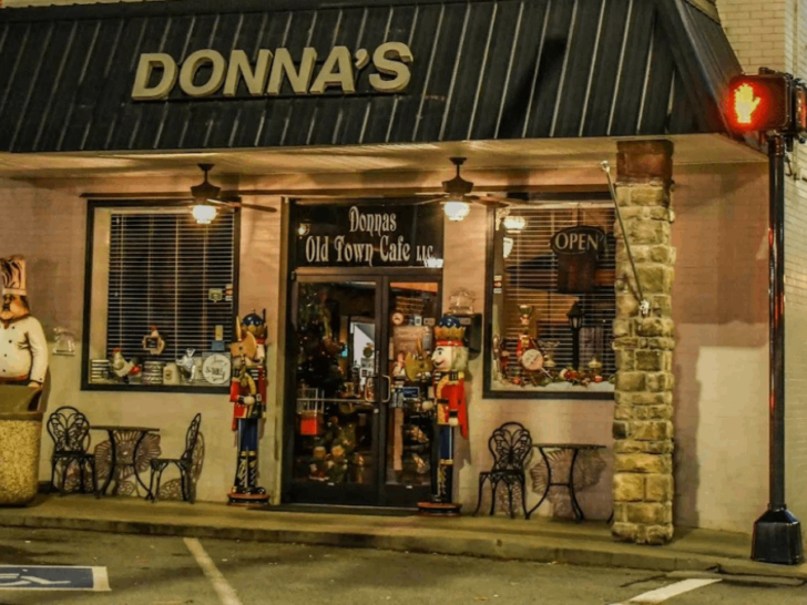 This Tiny Tennessee Restaurant Has a Breakfast Buffet So Good, It's Worth the Drive