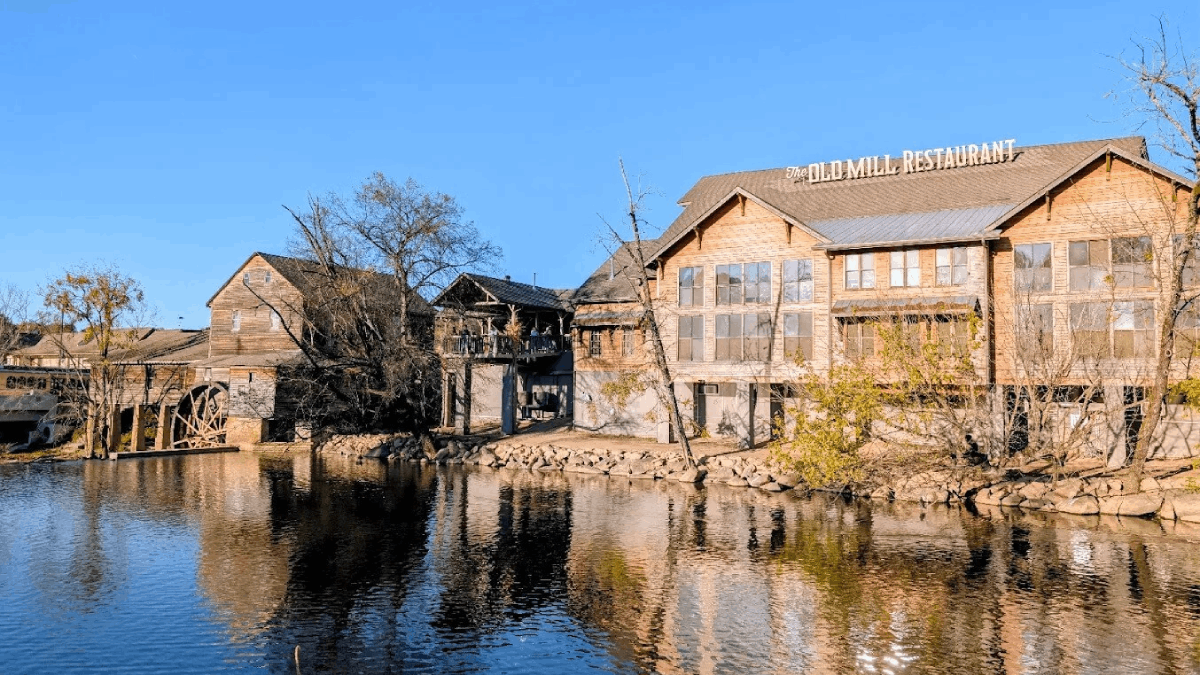 Yes, I Waited an Hour at This Tennessee Restaurant—And I'd Line Up Again