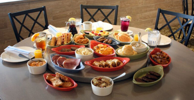 This All-You-Can-Eat Southern Restaurant Has People Crossing Tennessee For A Table