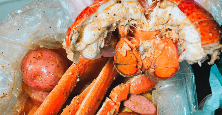 This No-Frills Tennessee Restaurant Has a Cult Following Among Seafood Fans