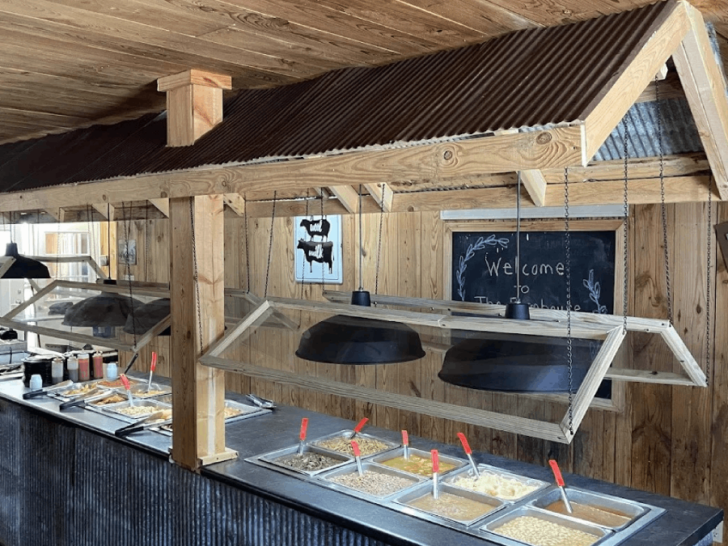 10 Cafeteria-Style Restaurants in Tennessee That Still Hit the Spot in 2026