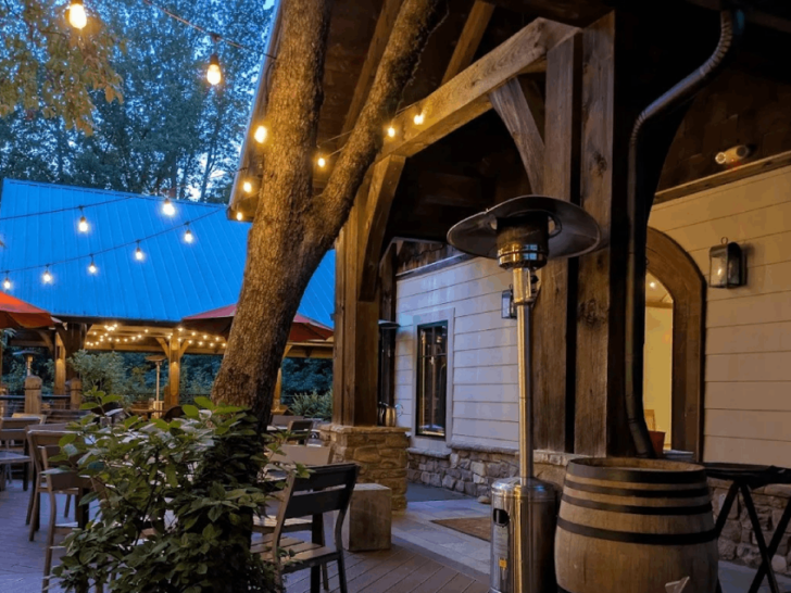 10 Charming Tennessee Restaurants With Outdoor Patios Perfect for Spring Days