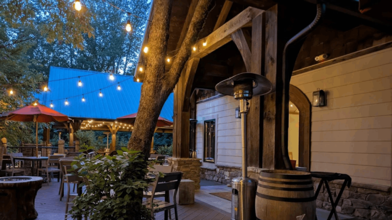 10 Charming Tennessee Restaurants With Outdoor Patios Perfect for Spring Days