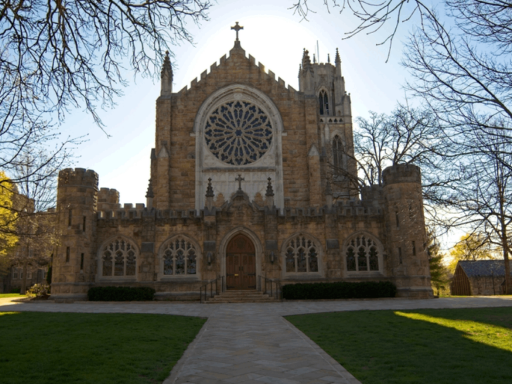 11 Tennessee Mountain Towns That Are Perfect for a Quiet April Escape