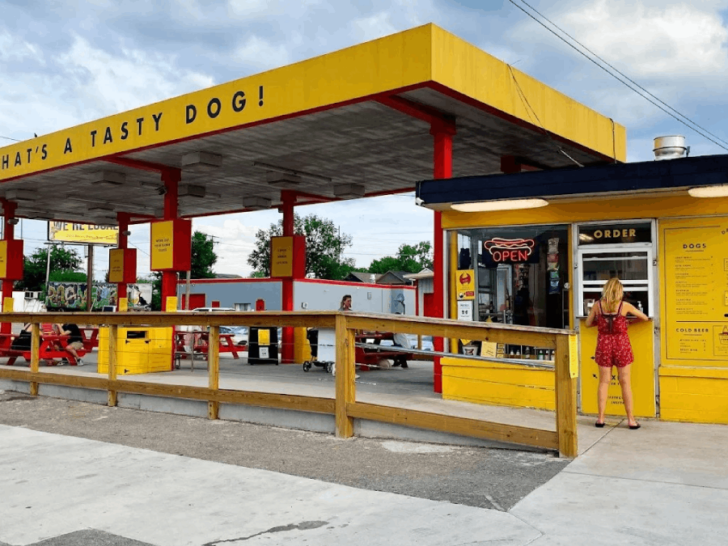 12 Tennessee Restaurants Where the Chili Dog Is the Star of the Menu