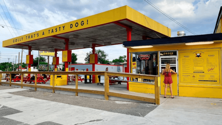 12 Tennessee Restaurants Where the Chili Dog Is the Star of the Menu