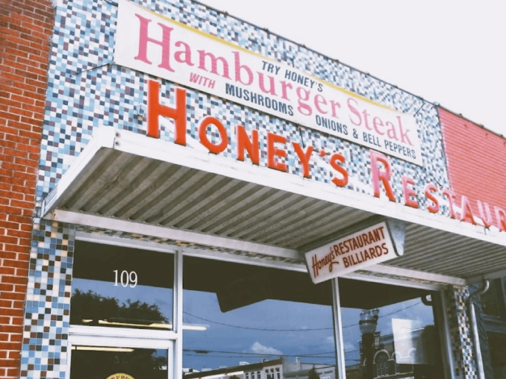 12 Tennessee Spots That Built Their Fame on Next-Level Burgers