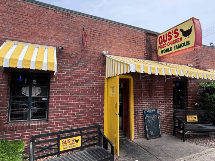 13 Tennessee's Chicken Chains That Locals Call Their Go-To Spots