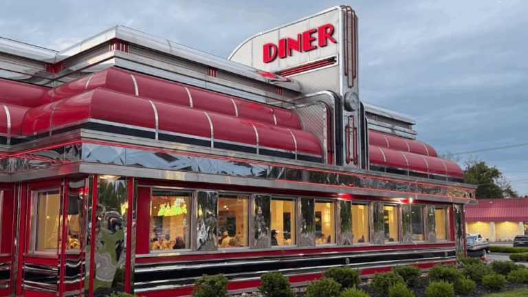 14 Retro Tennessee Diners That Feel Like Stepping Back Into the 1960s
