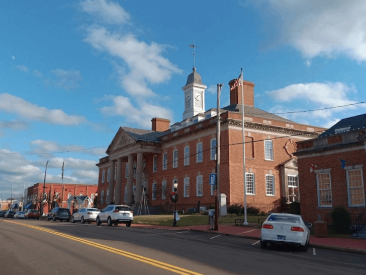 7 Charming Tennessee Towns That Are Ideal for a Quiet, Affordable Retirement