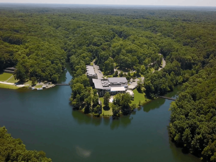7 Restaurants Tucked Inside Tennessee State Parks That Feel Like a Secret Escape