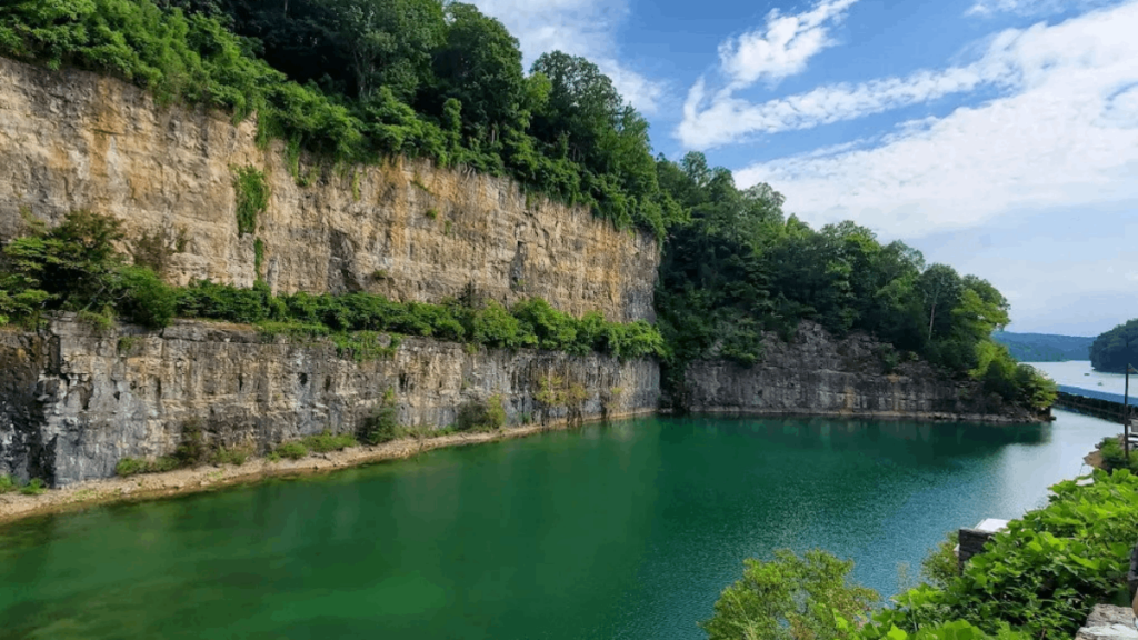 8 Tennessee Lakes That Are Especially Beautiful in the Spring