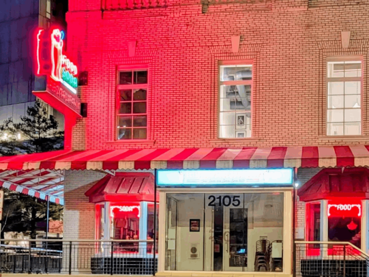 8 Tennessee Restaurants That Shut Down&mdash;Then Made an Epic Comeback