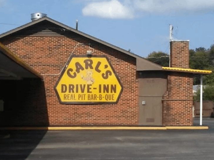 A Retro Drive-In in Tennessee Is Keeping the Old-School Carhop Experience Alive