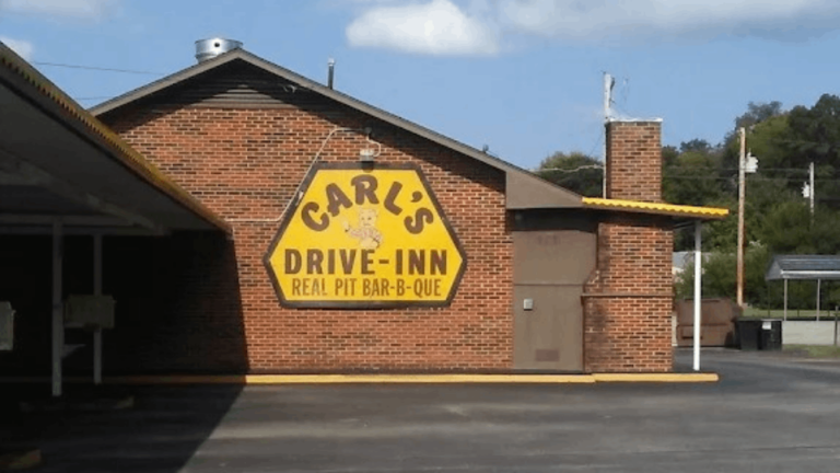 A Retro Drive-In in Tennessee Is Keeping the Old-School Carhop Experience Alive