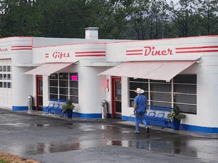 People Are Flocking to This Tennessee Diner Built Inside a Vintage Gas Station