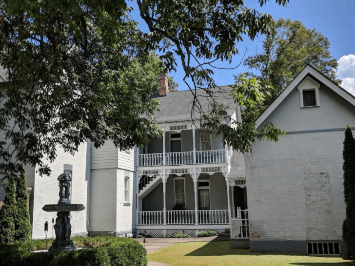 Spend the Night at This Tennessee Mansion&mdash;and Solve a Murder