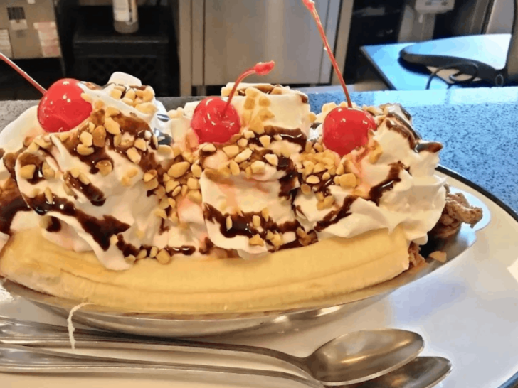 Tennessee's Oldest Ice Cream Spot Is Still Serving Up Pure Happiness