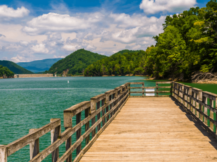 The Striking Colors of This Tennessee Lake Will Leave You Speechless