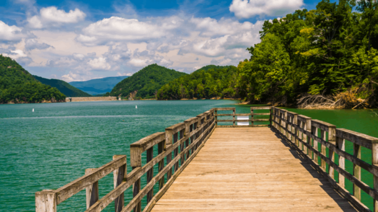 The Striking Colors of This Tennessee Lake Will Leave You Speechless