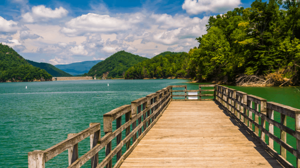 The Striking Colors of This Tennessee Lake Will Leave You Speechless