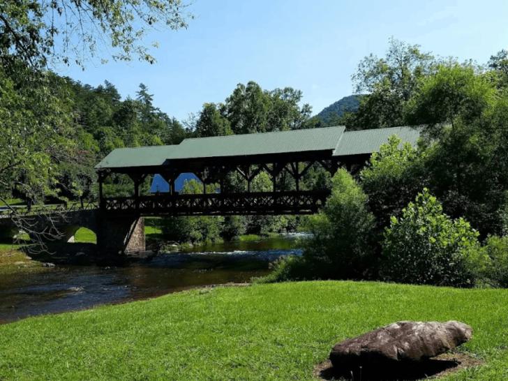 The Tennessee River Town Locals Love So Much, They'd Rather Keep It To Themselves