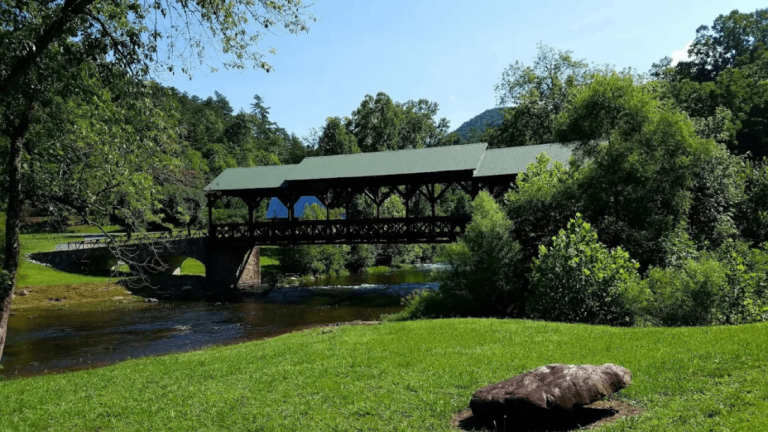 The Tennessee River Town Locals Love So Much, They’d Rather Keep It To Themselves