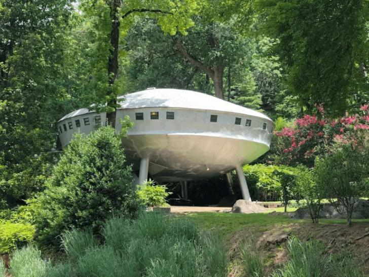 There's a Real-Life UFO House Hidden in the Woods of Tennessee