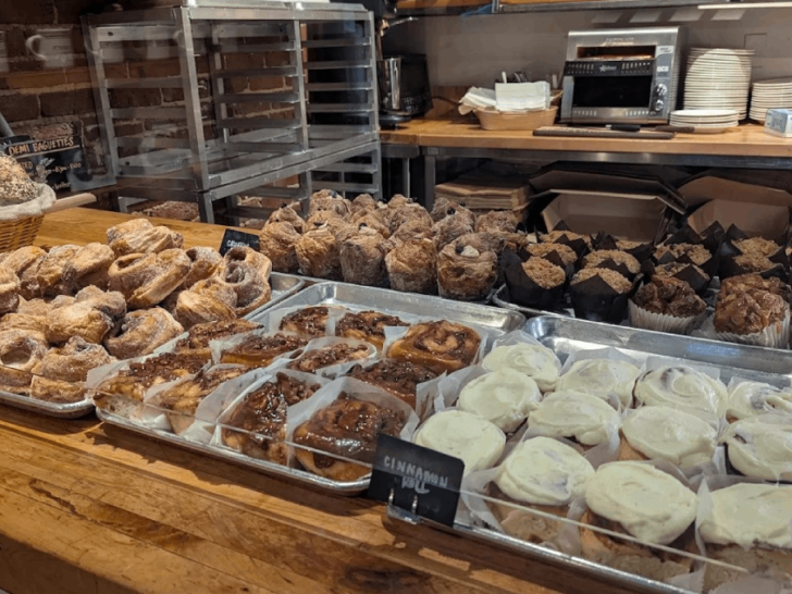 This Cozy Tennessee Gem Has Cinnamon Rolls Everyone's Talking About