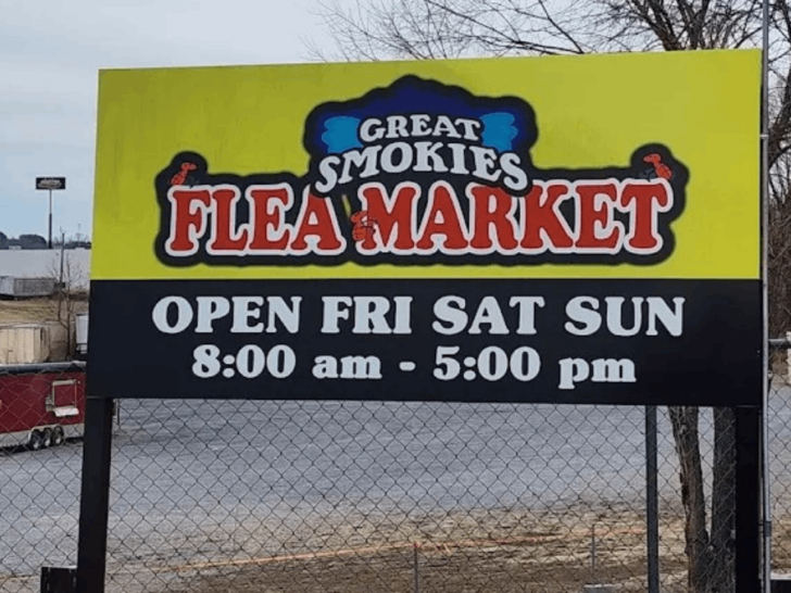 This Giant Tennessee Flea Market Has 200,000 Square Feet Packed With Vendors and Food