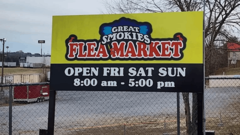 This Giant Tennessee Flea Market Has 200,000 Square Feet Packed With Vendors and Food