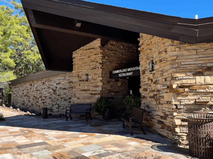 This Hidden Tennessee Restaurant Comes With Unbelievable Lake Views