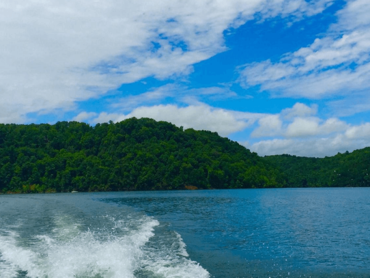 This Tennessee Lake Is So Clear, You Can See Your Feet While Swimming